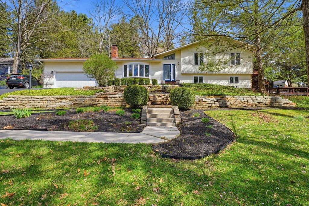 328 Pinetree Drive NE, Granville, OH 43023