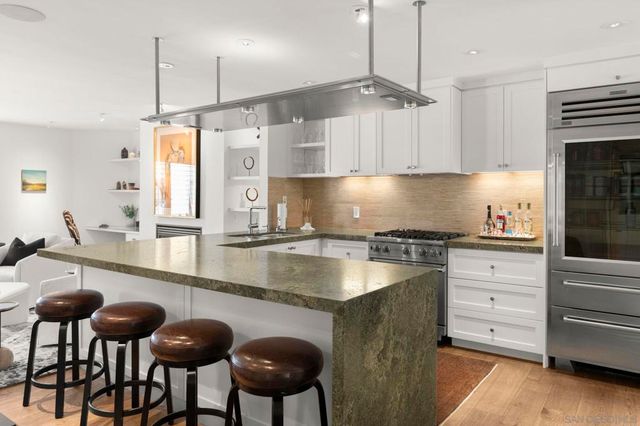 100 Coast Blvd 305, La Jolla, CA 92037