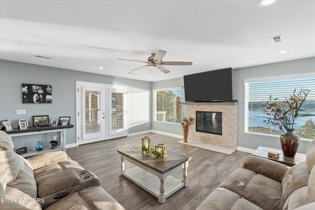 313 Sunrise Tr, Dandridge, TN 37725