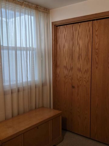 1430 SILVERWOOD LANE, Neenah, WI 54956