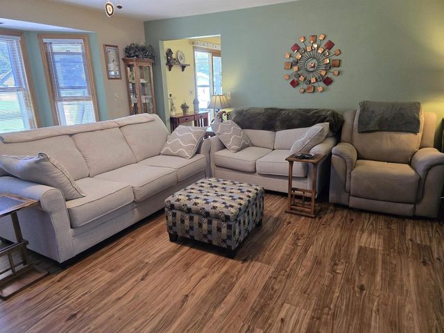 1430 SILVERWOOD LANE, Neenah, WI 54956