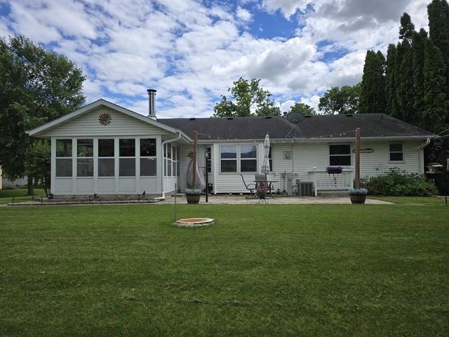 1430 SILVERWOOD LANE, Neenah, WI 54956
