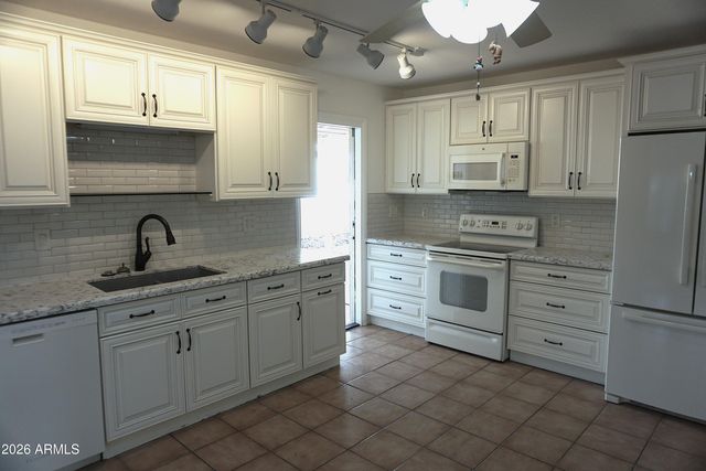 2331 E BETTY ELYSE Lane, Phoenix, AZ 85022