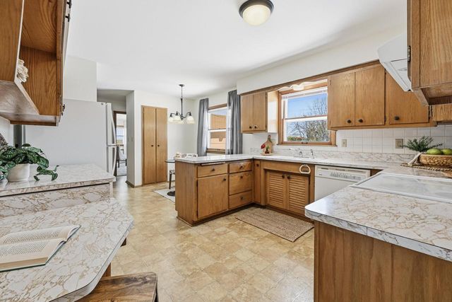 2868 N 118th STREET, Wauwatosa, WI 53222