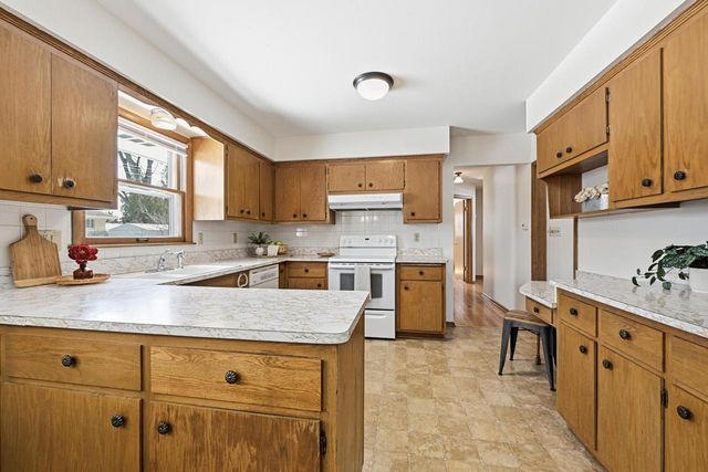 2868 N 118th STREET, Wauwatosa, WI 53222