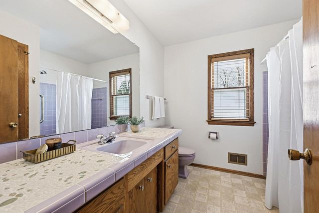 2868 N 118th STREET, Wauwatosa, WI 53222