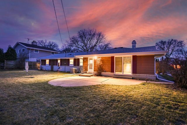 2868 N 118th STREET, Wauwatosa, WI 53222