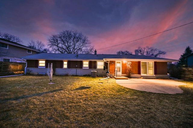 2868 N 118th STREET, Wauwatosa, WI 53222