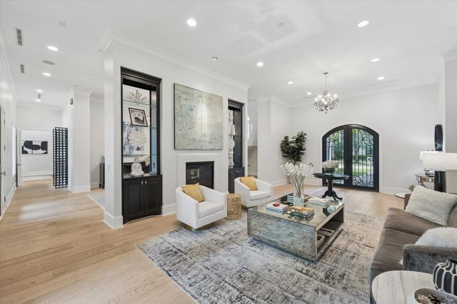 711 Timber Hill Drive, Hedwig Village, TX 77024