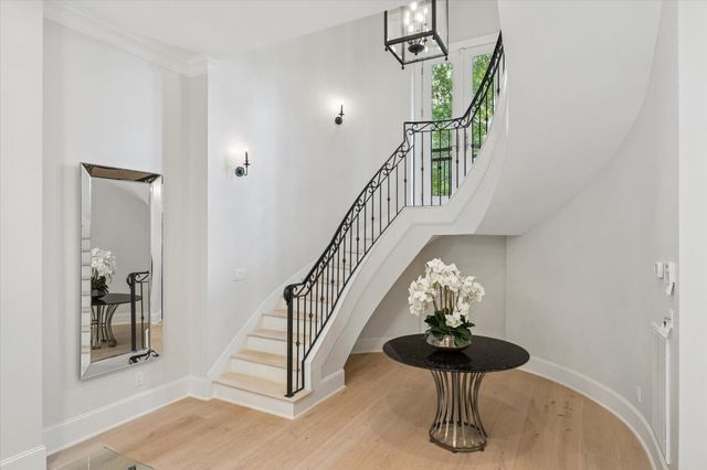 711 Timber Hill Drive, Hedwig Village, TX 77024