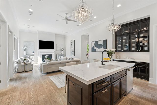 711 Timber Hill Drive, Hedwig Village, TX 77024