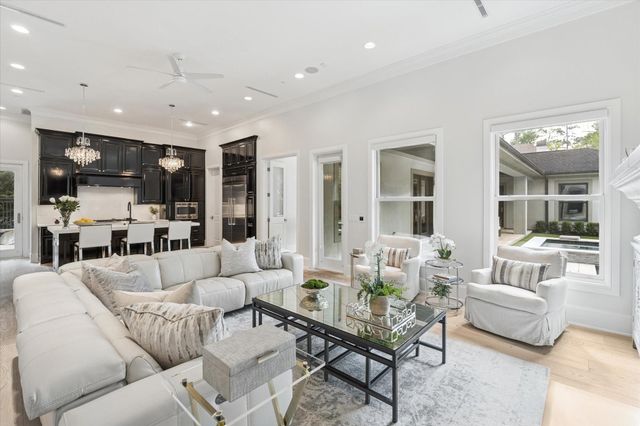 711 Timber Hill Drive, Hedwig Village, TX 77024