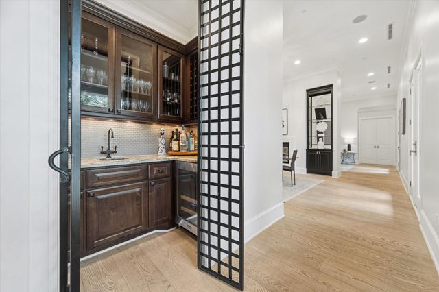 711 Timber Hill Drive, Hedwig Village, TX 77024