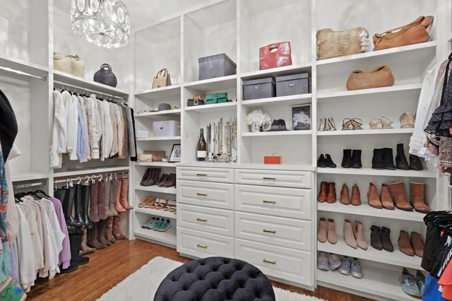 711 Timber Hill Drive, Hedwig Village, TX 77024