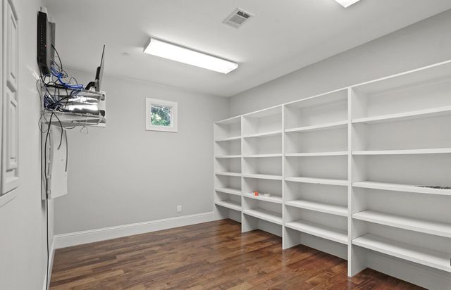 711 Timber Hill Drive, Hedwig Village, TX 77024