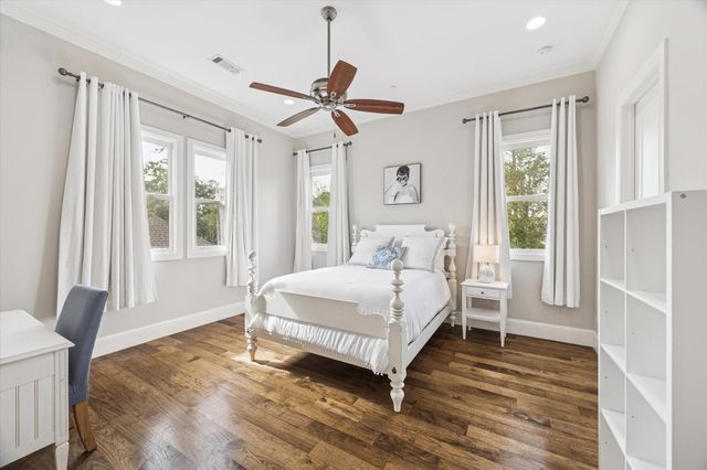 711 Timber Hill Drive, Hedwig Village, TX 77024