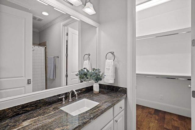 711 Timber Hill Drive, Hedwig Village, TX 77024