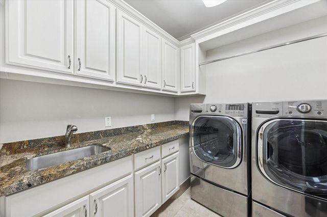 711 Timber Hill Drive, Hedwig Village, TX 77024