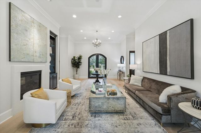 711 Timber Hill Drive, Hedwig Village, TX 77024