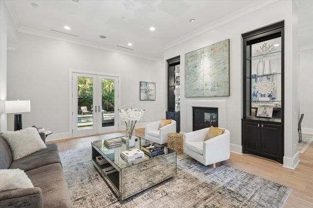 711 Timber Hill Drive, Hedwig Village, TX 77024