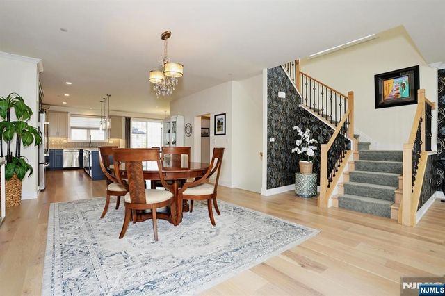 32 Melody Lane 37, Upper Saddle River, NJ 07458