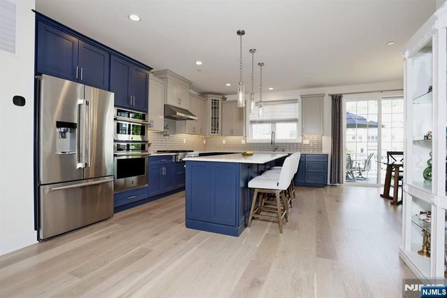 32 Melody Lane 37, Upper Saddle River, NJ 07458