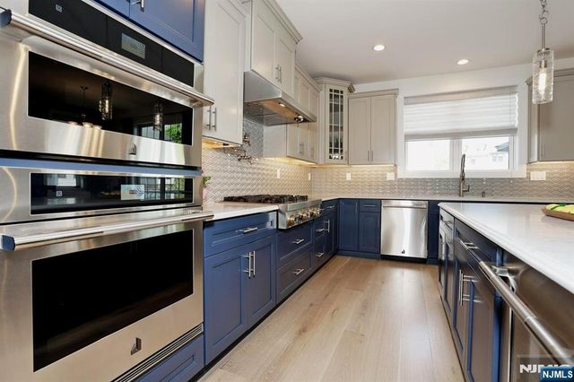 32 Melody Lane 37, Upper Saddle River, NJ 07458