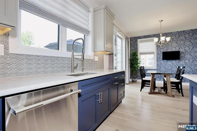 32 Melody Lane 37, Upper Saddle River, NJ 07458