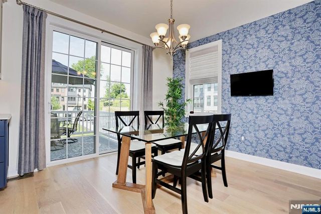 32 Melody Lane 37, Upper Saddle River, NJ 07458
