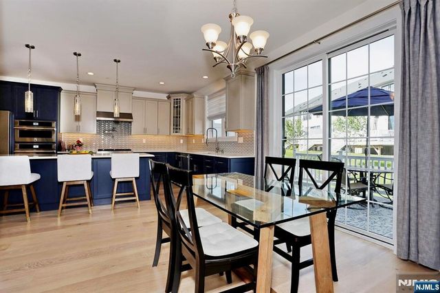 32 Melody Lane 37, Upper Saddle River, NJ 07458