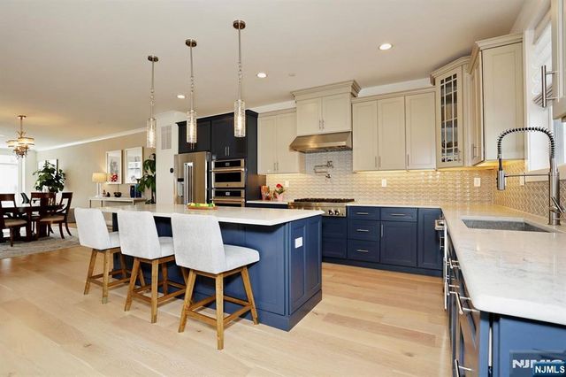32 Melody Lane 37, Upper Saddle River, NJ 07458