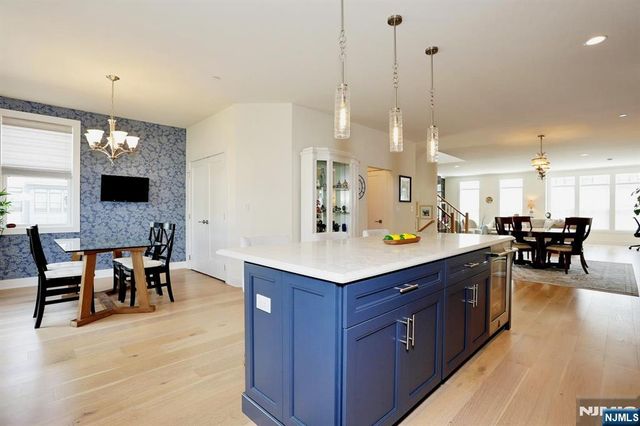 32 Melody Lane 37, Upper Saddle River, NJ 07458