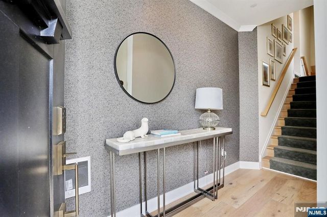 32 Melody Lane 37, Upper Saddle River, NJ 07458