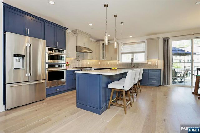 32 Melody Lane 37, Upper Saddle River, NJ 07458