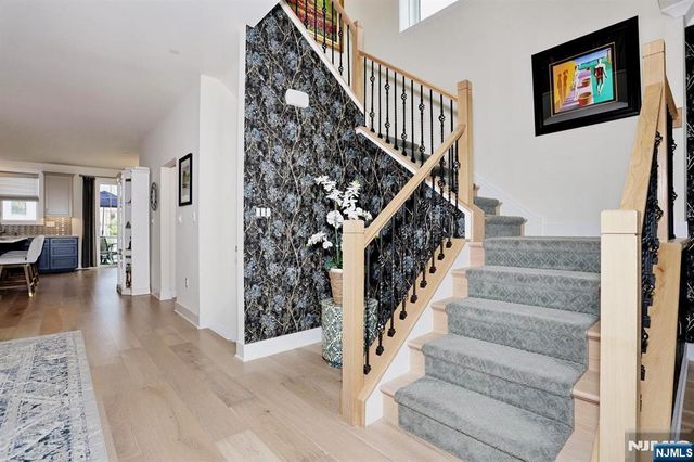 32 Melody Lane 37, Upper Saddle River, NJ 07458