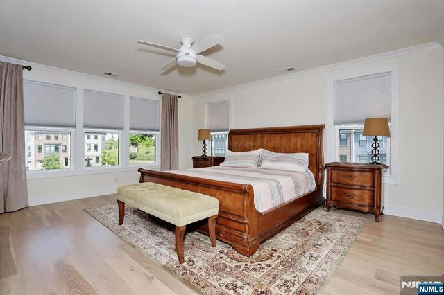 32 Melody Lane 37, Upper Saddle River, NJ 07458
