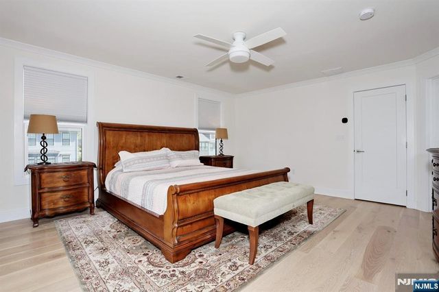32 Melody Lane 37, Upper Saddle River, NJ 07458
