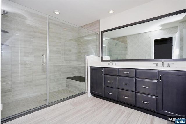 32 Melody Lane 37, Upper Saddle River, NJ 07458