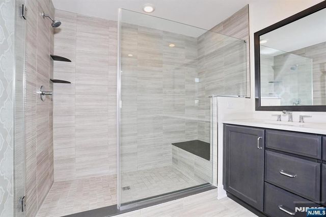 32 Melody Lane 37, Upper Saddle River, NJ 07458