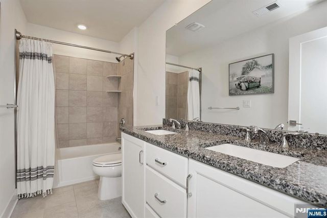 32 Melody Lane 37, Upper Saddle River, NJ 07458