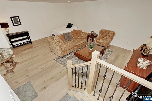32 Melody Lane 37, Upper Saddle River, NJ 07458