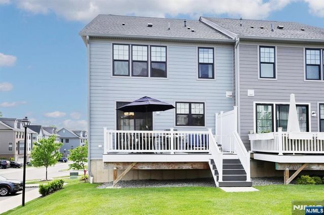 32 Melody Lane 37, Upper Saddle River, NJ 07458