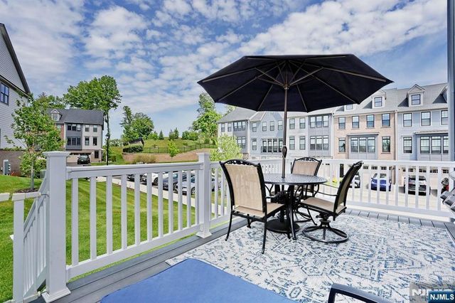 32 Melody Lane 37, Upper Saddle River, NJ 07458