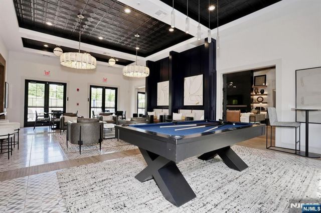 32 Melody Lane 37, Upper Saddle River, NJ 07458
