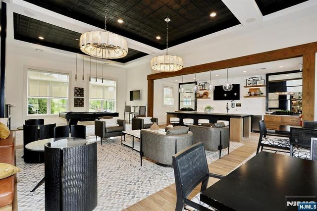 32 Melody Lane 37, Upper Saddle River, NJ 07458