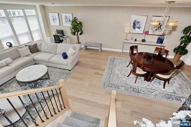 32 Melody Lane 37, Upper Saddle River, NJ 07458