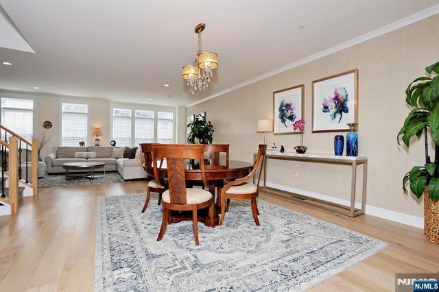 32 Melody Lane 37, Upper Saddle River, NJ 07458