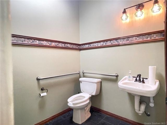 2624 Country Club Road, Lake Charles, LA 70605