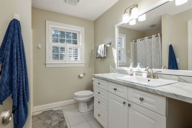 9 Captain's Way, Exeter, NH 03833