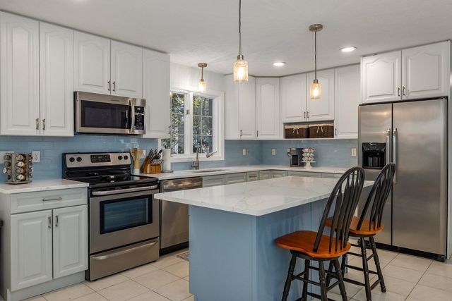 9 Captain's Way, Exeter, NH 03833